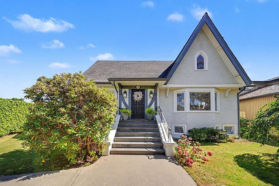952 Grand Boulevard North Vancouver, BC - 1