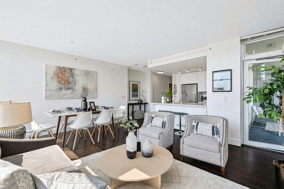 601 1320 Chesterfield Avenue North Vancouver, BC - 5