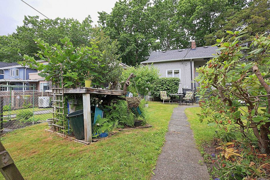 2546 Eton Street Vancouver, BC - 28