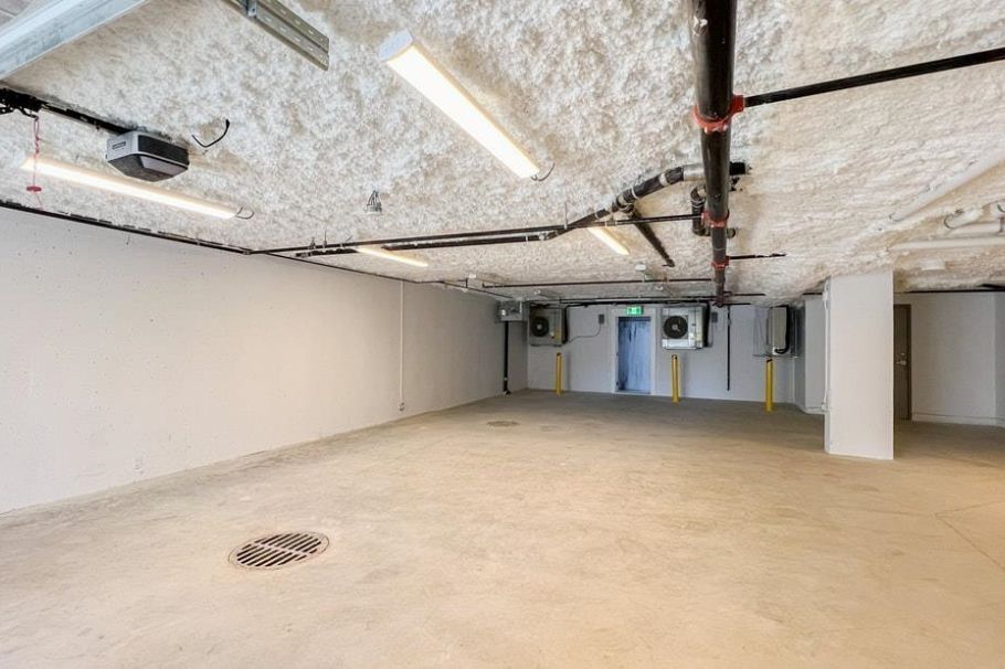 2373 W 7th Street Vancouver, BC - 37
