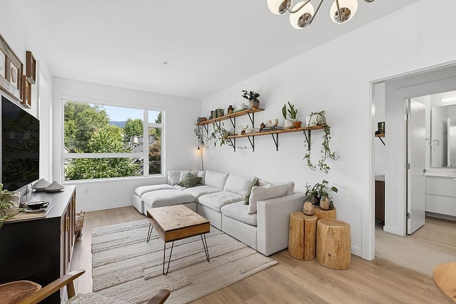 209 715 W 15th Street North Vancouver, BC - 4