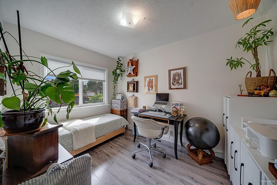 1978 E 8th Avenue Vancouver, BC - 16