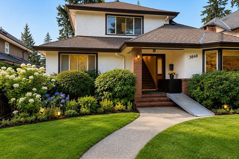 3848 W 38th Avenue Vancouver, BC - 1