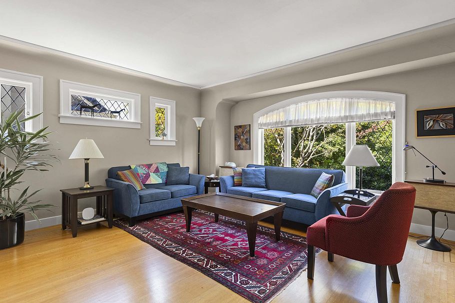 4234 W 9th Avenue Vancouver, BC - 4