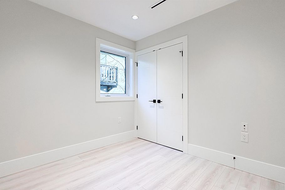 2373 W 7th Street Vancouver, BC - 25