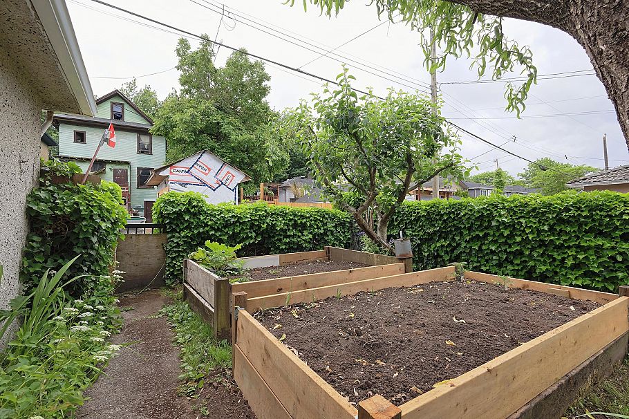 2546 Eton Street Vancouver, BC - 30