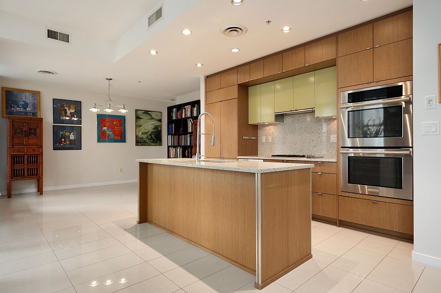 1404 1205 Howe Street Vancouver, BC - 1