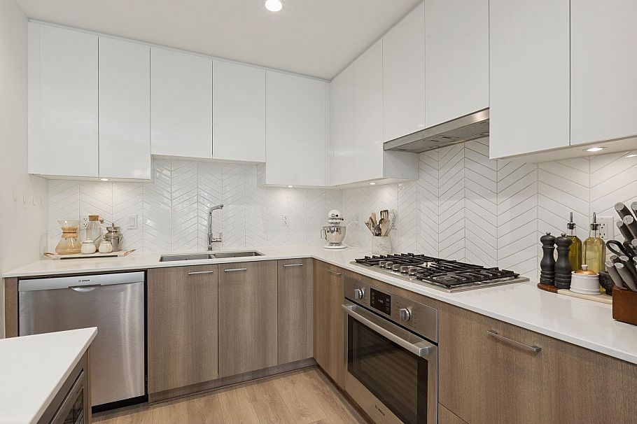 209 715 W 15th Street North Vancouver, BC - 13