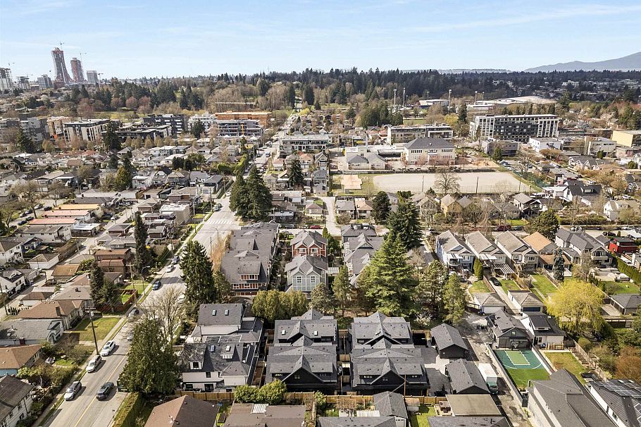 1 375 E 33rd Avenue Vancouver, BC - 34