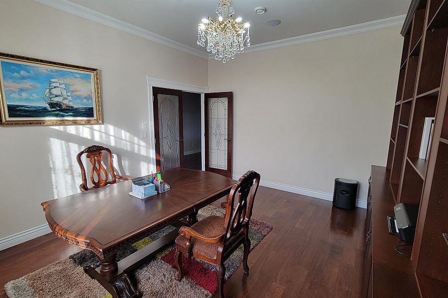 729 W 47th Avenue Vancouver, BC - 4