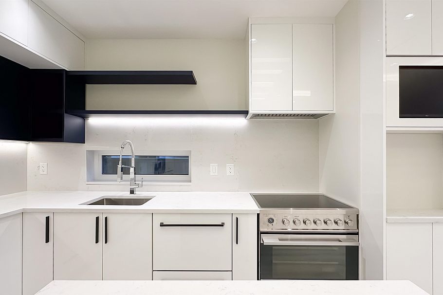 2373 W 7th Street Vancouver, BC - 7