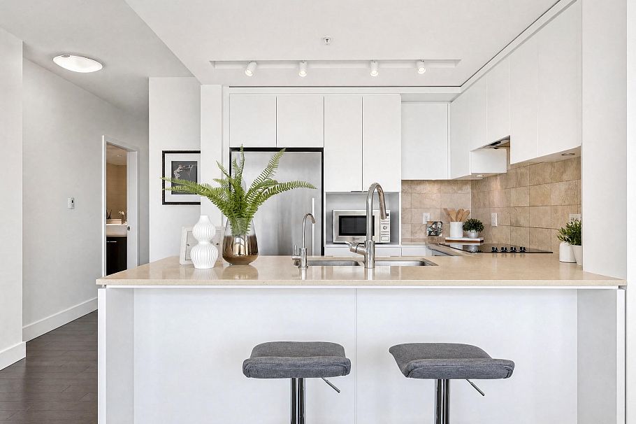 601 1320 Chesterfield Avenue North Vancouver, BC - 9