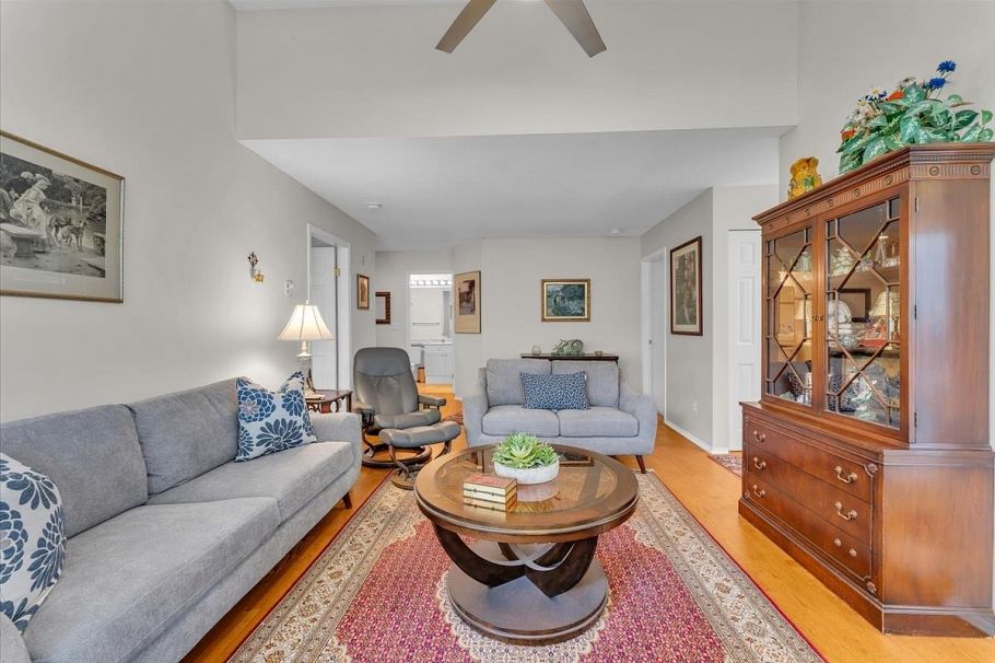 314 128 W 8th Street North Vancouver, BC - 19