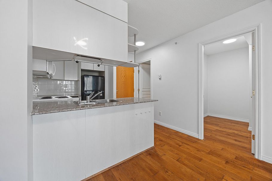 907 1189 Howe Street Vancouver, BC - 16