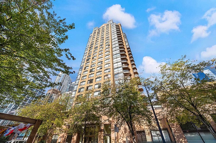 907 1189 Howe Street Vancouver, BC - 3