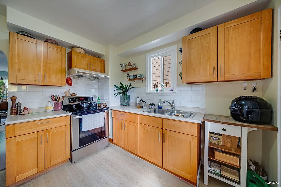 1978 E 8th Avenue Vancouver, BC - 12