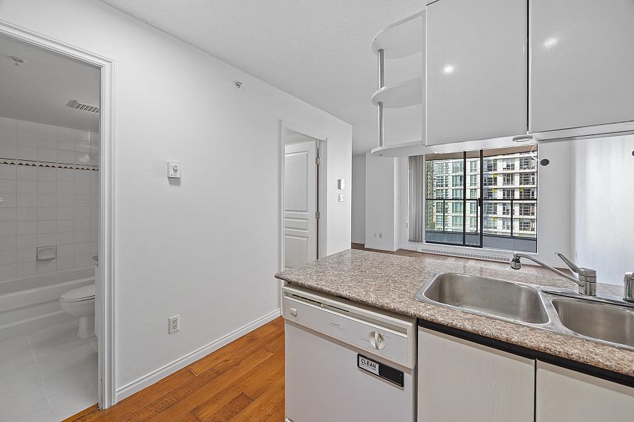 907 1189 Howe Street Vancouver, BC - 18