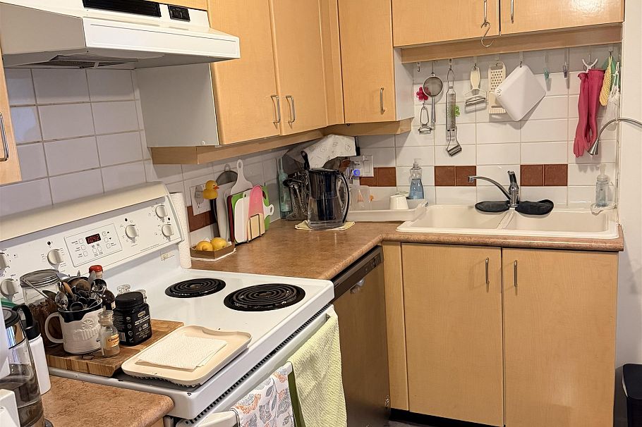 320 2680 W 4th Avenue Vancouver, BC - 4