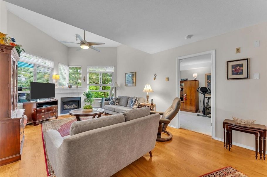 314 128 W 8th Street North Vancouver, BC - 4