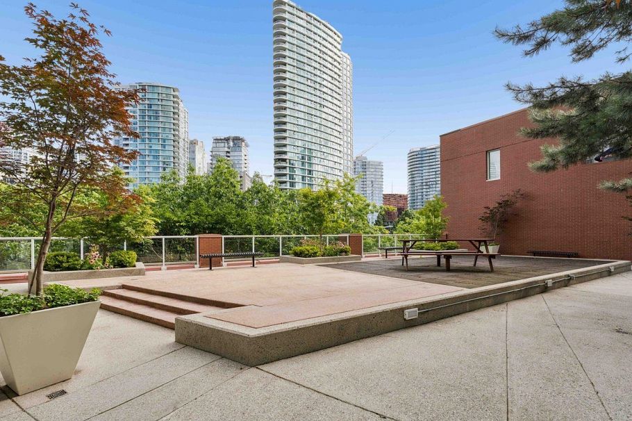 3202 193 Aquarius Mews Vancouver, BC - 34