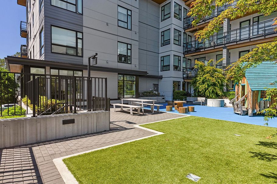 209 715 W 15th Street North Vancouver, BC - 39
