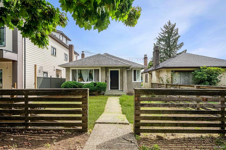 1978 E 8th Avenue Vancouver, BC - 2