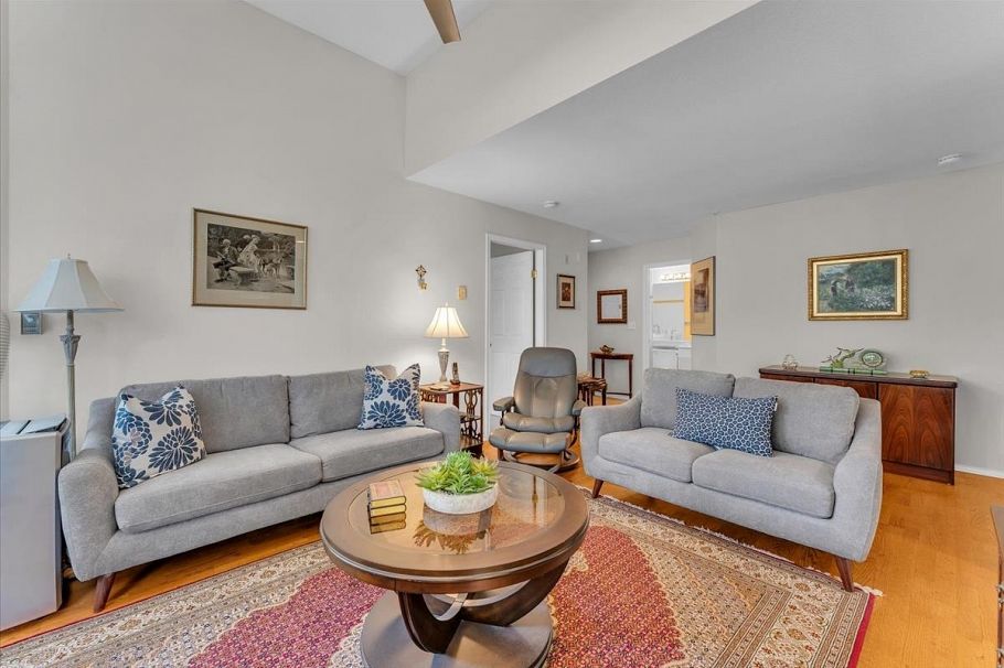 314 128 W 8th Street North Vancouver, BC - 18