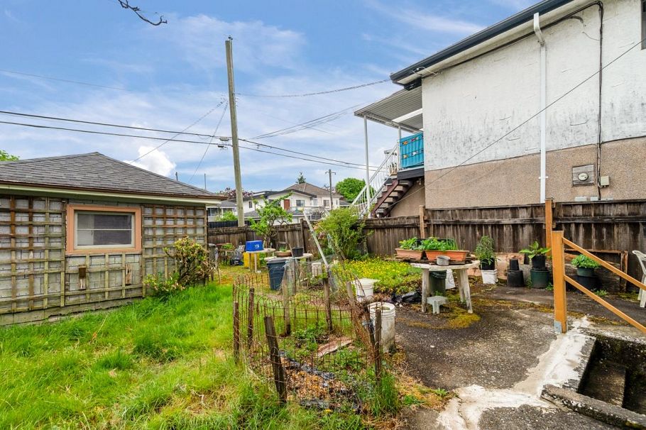 2566 Venables Street Vancouver, BC - 17