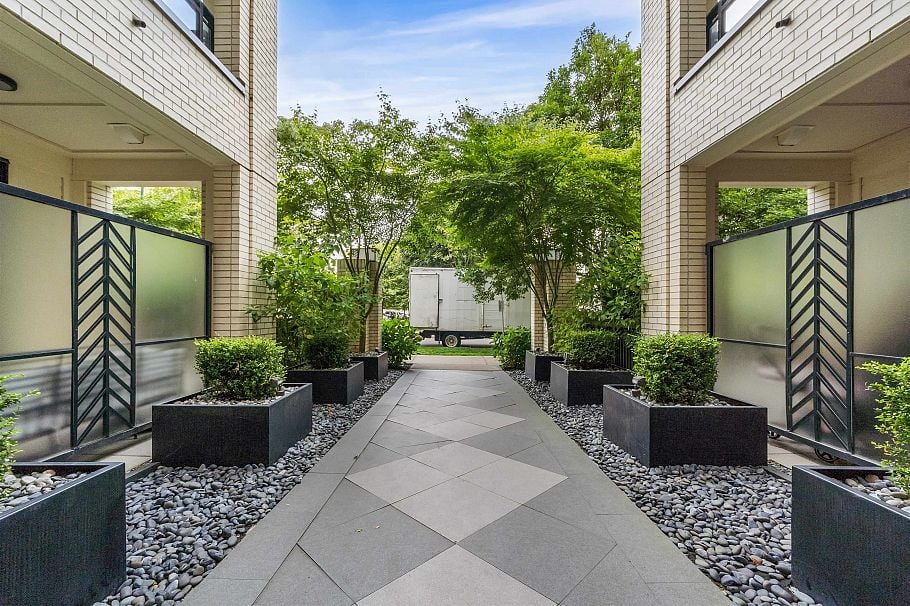 305 168 E 35th Avenue Vancouver, BC - 5