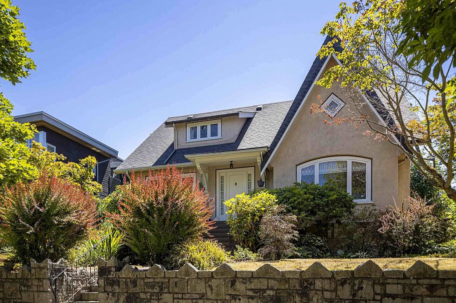 4234 W 9th Avenue Vancouver, BC - 2