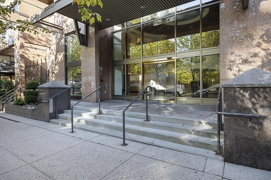 907 1189 Howe Street Vancouver, BC - 5