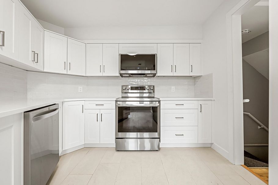 122 Lakewood Drive Vancouver, BC - 9
