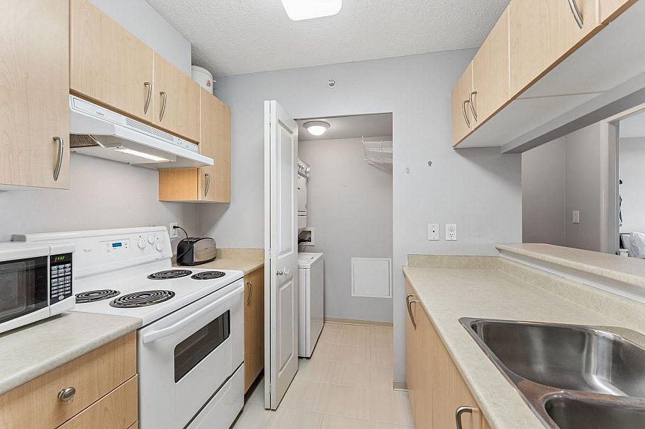 901 3520 Crowley Drive Vancouver, BC - 11