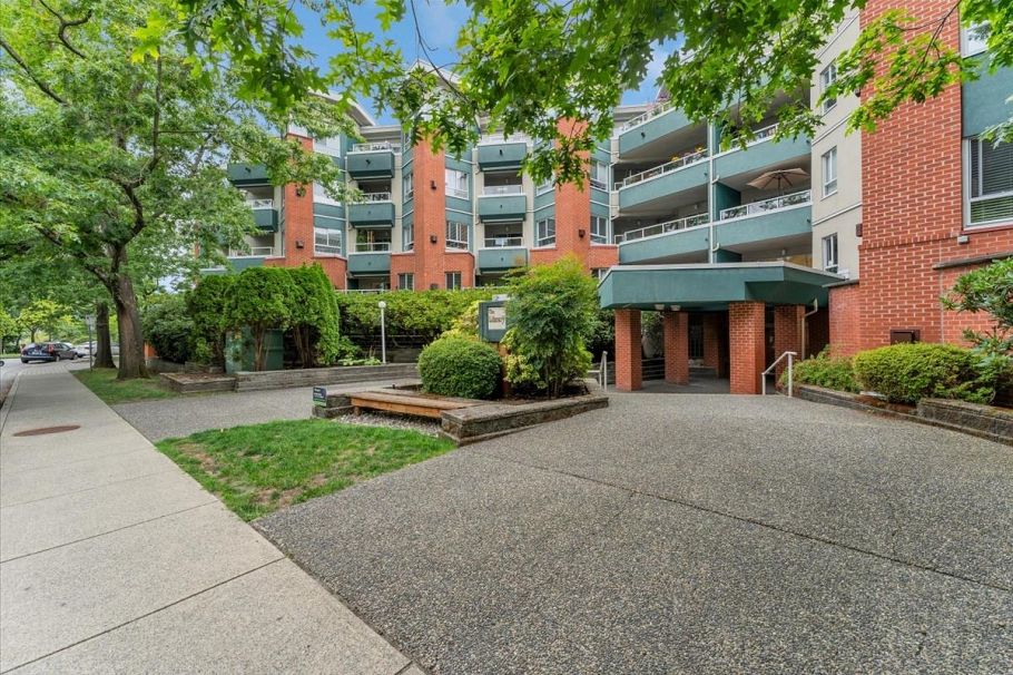 314 128 W 8th Street North Vancouver, BC - 1