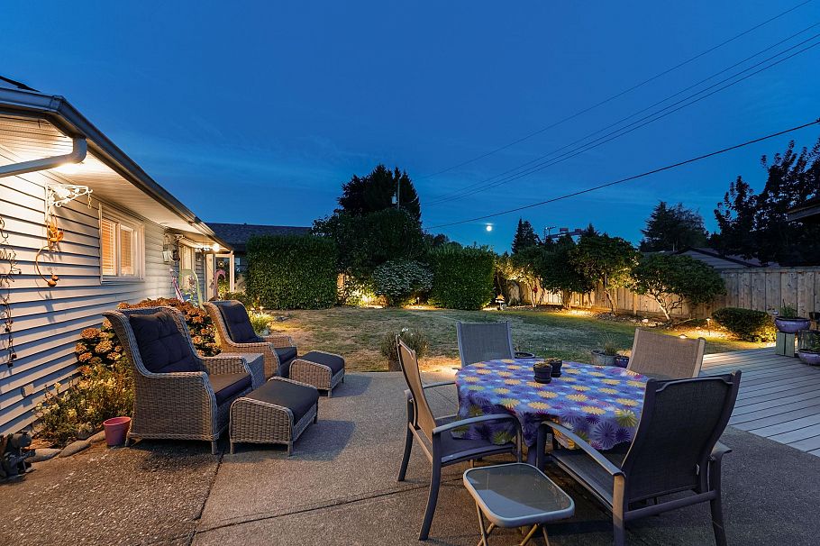 1283 Pinewood Crescent North Vancouver, BC - 4