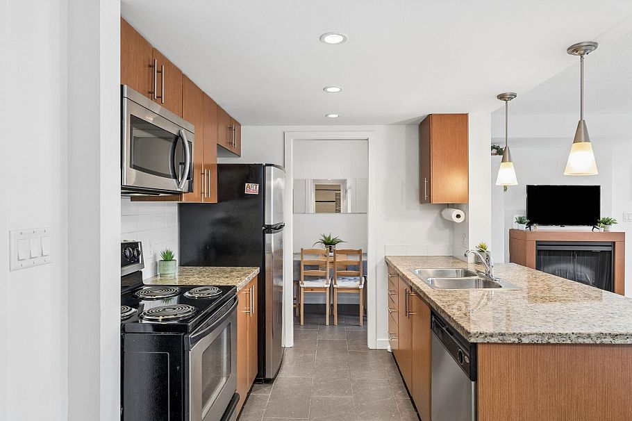 612 618 Abbott Street Vancouver, BC - 4