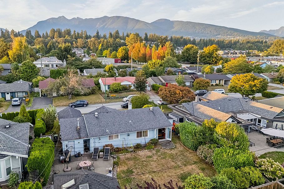 1283 Pinewood Crescent North Vancouver, BC - 32