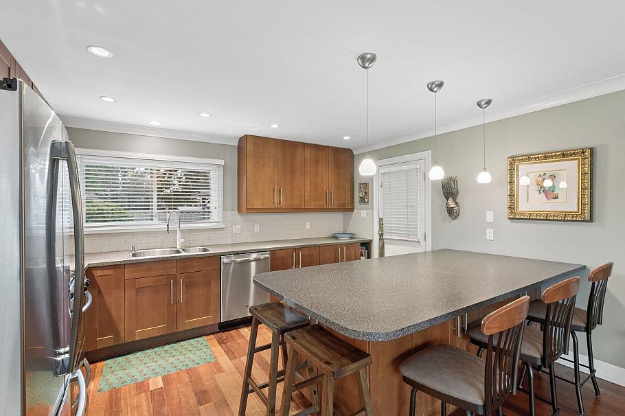 1283 Pinewood Crescent North Vancouver, BC - 14