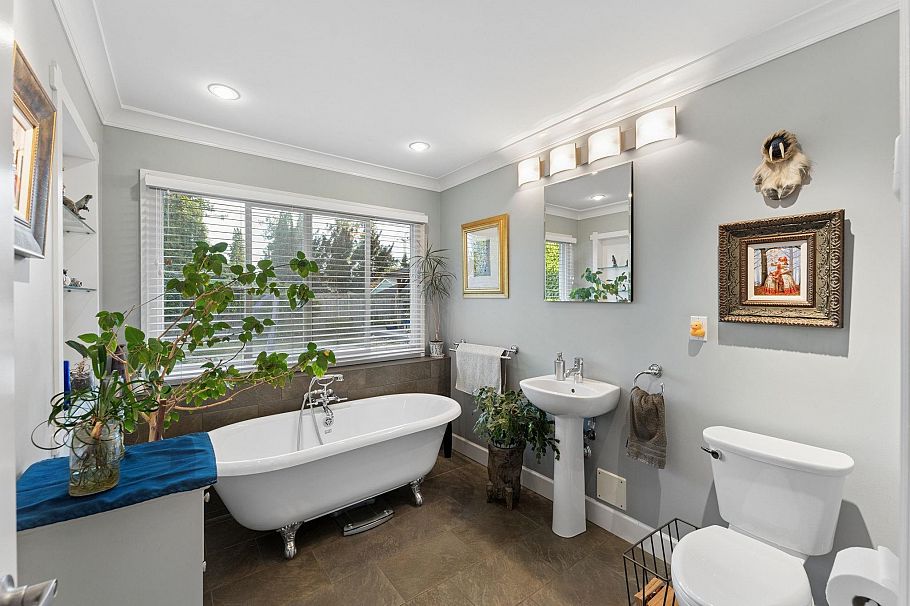 1283 Pinewood Crescent North Vancouver, BC - 20