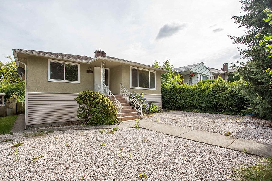2536 E 29th Avenue Vancouver, BC - 2