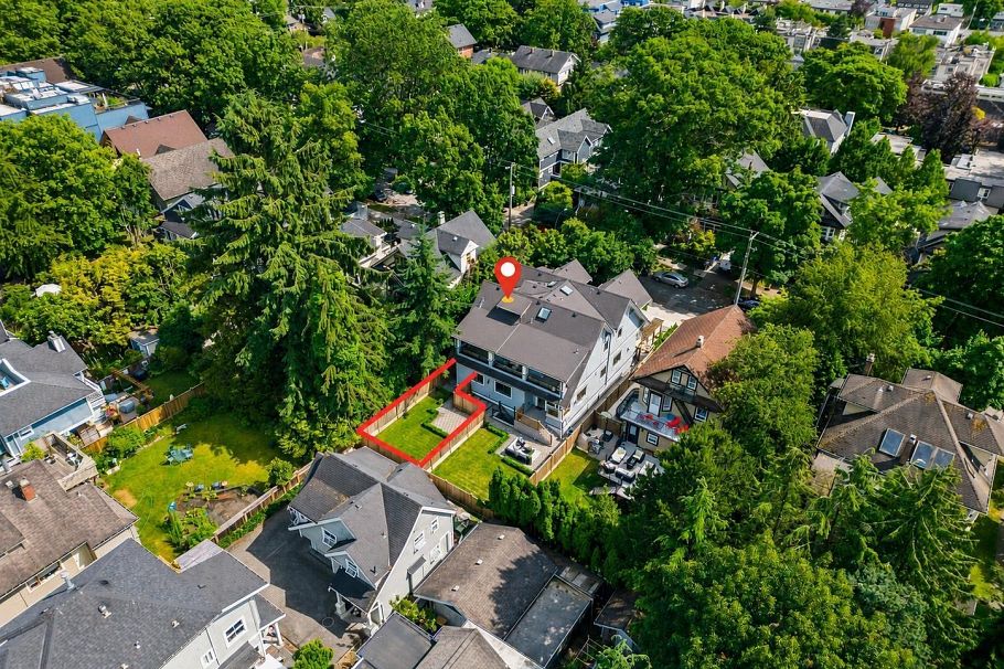 2373 W 7th Street Vancouver, BC - 39