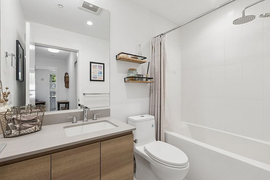 209 715 W 15th Street North Vancouver, BC - 20