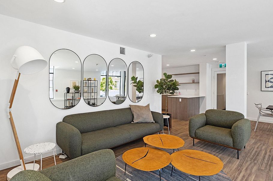209 715 W 15th Street North Vancouver, BC - 32