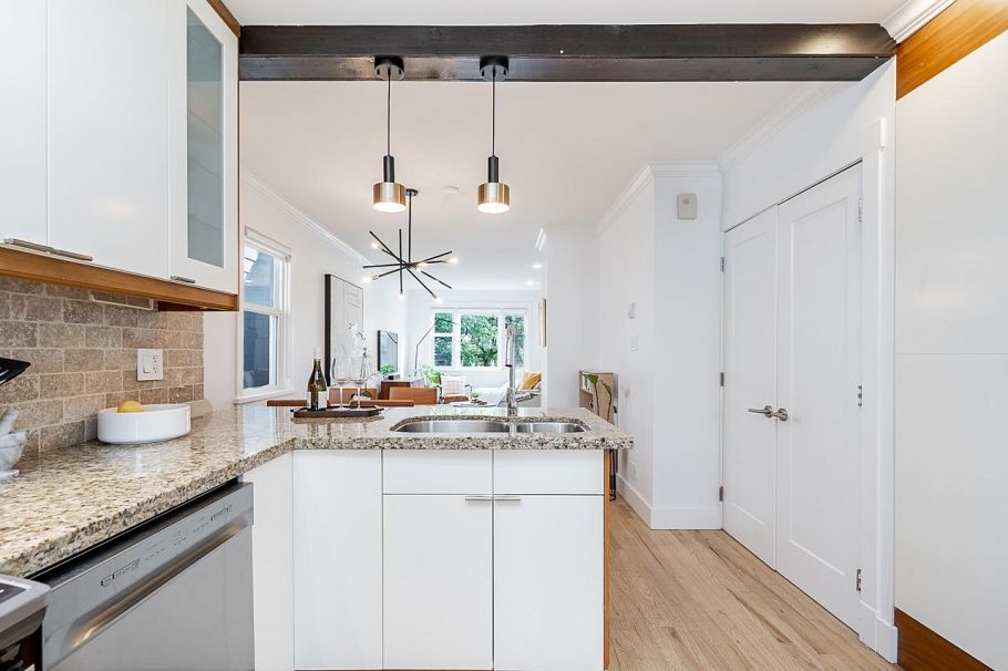 1617 E 36th Avenue Vancouver, BC - 9