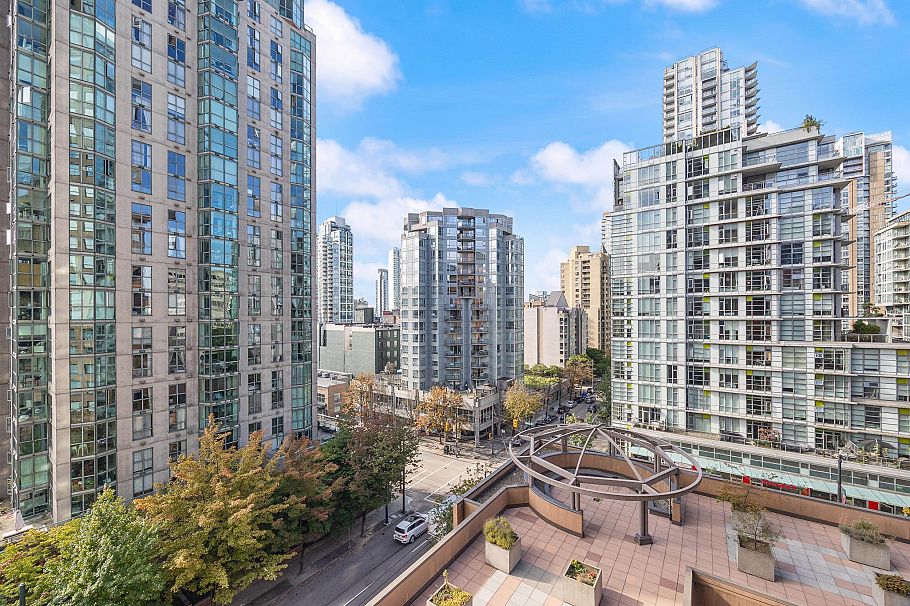 907 1189 Howe Street Vancouver, BC - 24