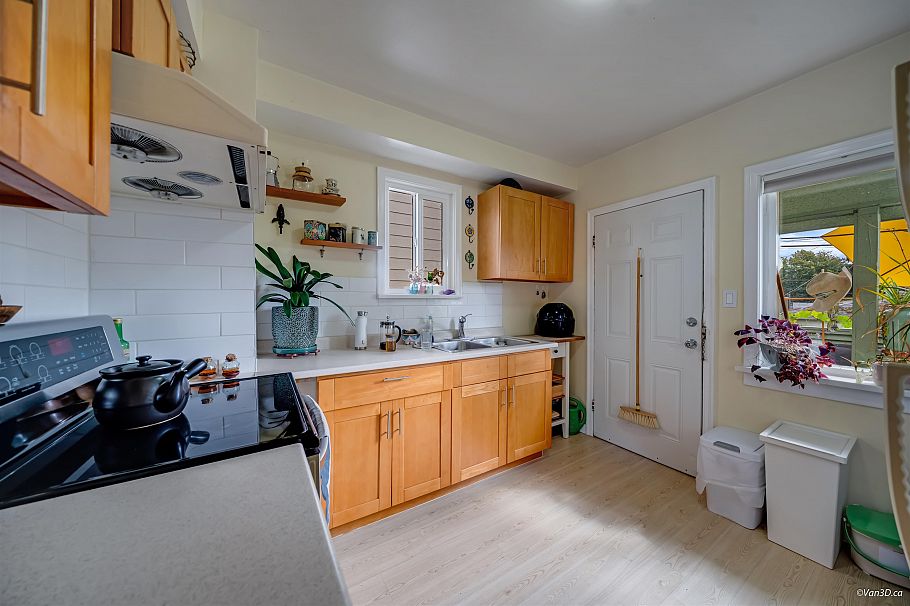 1978 E 8th Avenue Vancouver, BC - 11