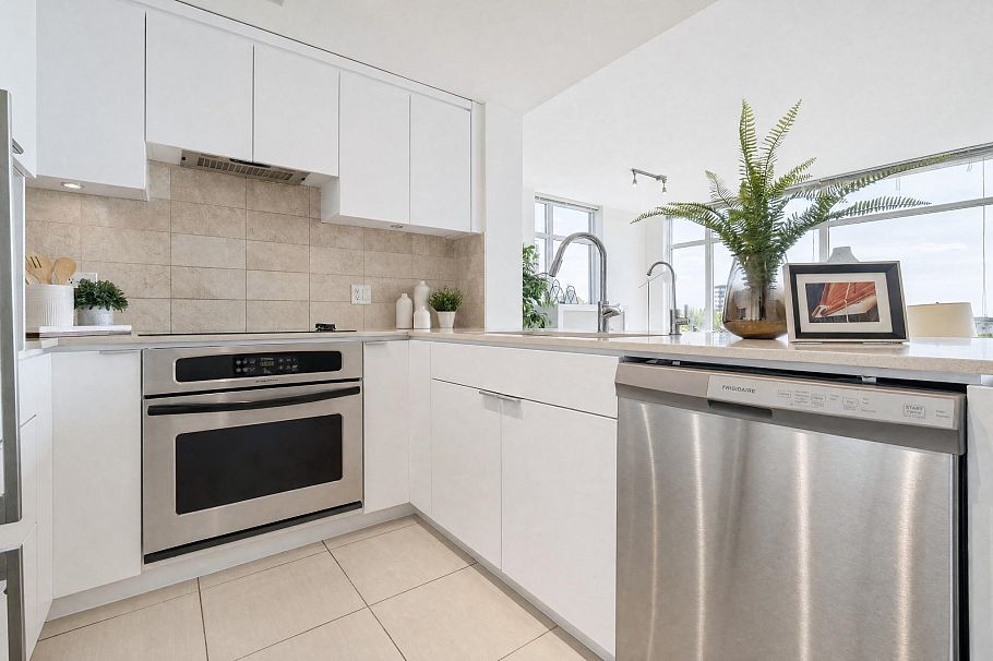 601 1320 Chesterfield Avenue North Vancouver, BC - 11