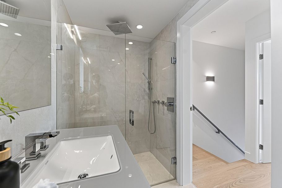 150 W Woodstock Avenue Vancouver, BC - 27