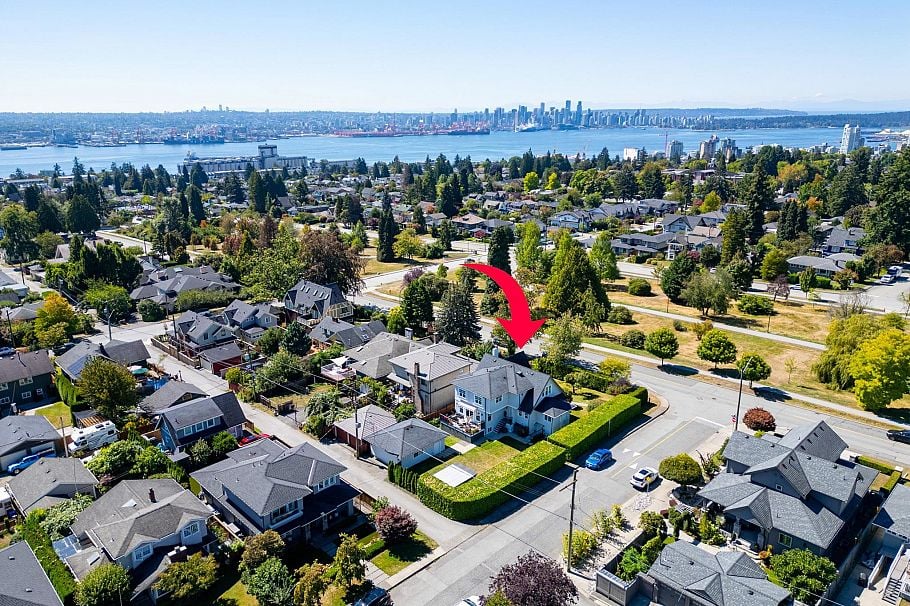 952 Grand Boulevard North Vancouver, BC - 3