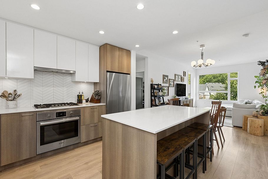 209 715 W 15th Street North Vancouver, BC - 15